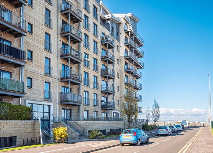 3 Bedroom Flat For Sale In / Hesperus Broadway, Edinburgh, Midlothian, EH5