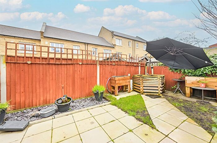 4 Bedroom Terraced House To Rent In Abbott Road, London, E14