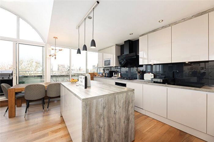 3 Bedroom Flat For Sale In Carlton Drive, London, SW15