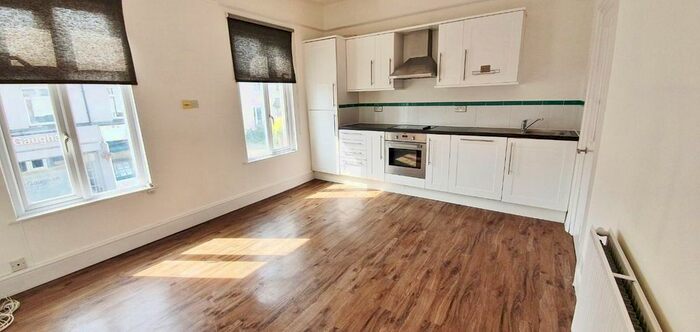 1 Bedroom Flat To Rent In Queens Road, Buckhurst Hill, Essex, IG9
