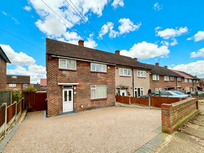 3 Bedroom End Of Terrace House For Sale In Petersfield Avenue, Harold Hill, Romford, RM3