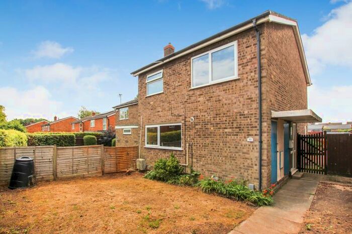 2 Bedroom Detached House To Rent In Meadow Walk, Yaxley, Peterborough, PE7