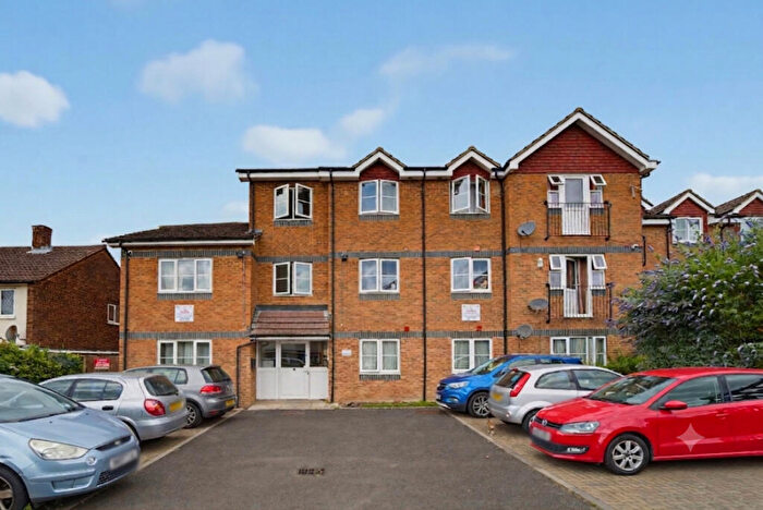 2 Bedroom Flat For Sale In Rokesby Road, Slough, SL2