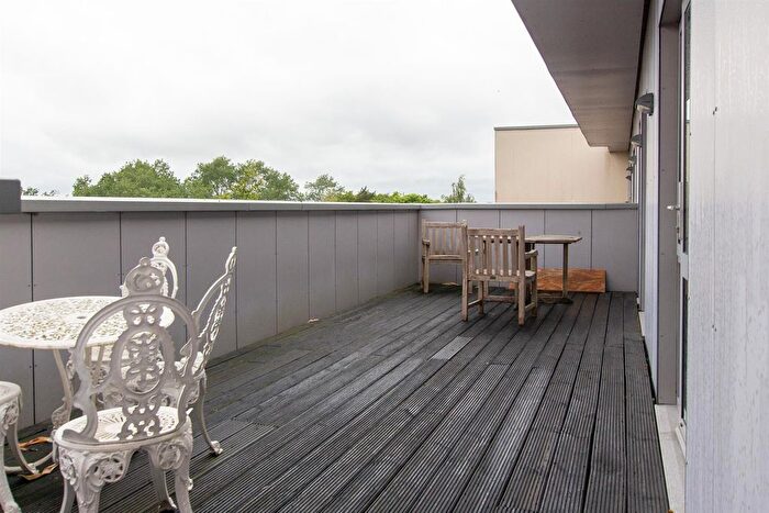 1 Bedroom Flat For Sale In The Brow, Burgess Hill, RH15