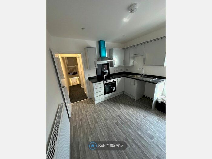 2 Bedroom Flat To Rent In High Street, Connah's Quay, Deeside, CH5