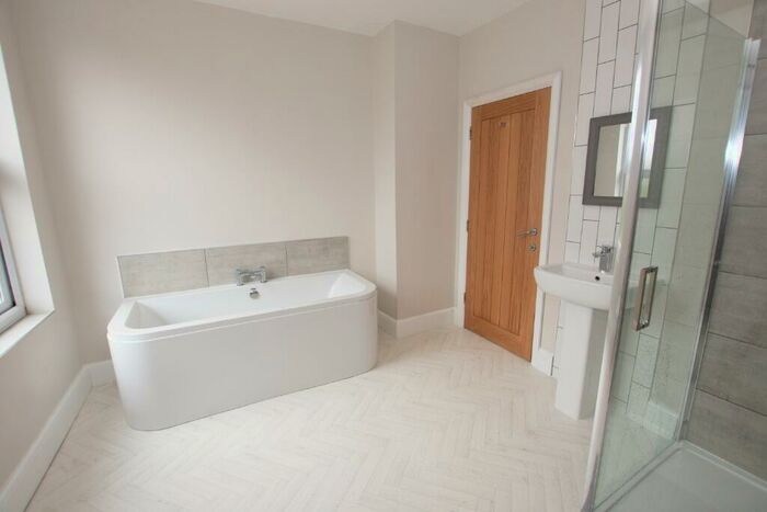 3 Bedroom Terraced House To Rent In Beeston Road, Nottingham, NG7
