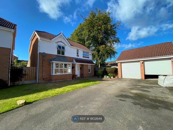 4 Bedroom Detached House To Rent In Middlethorne Mews, Leeds, LS17