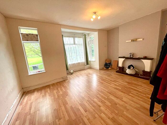 2 Bedroom Flat To Rent In High Street South, London, E6