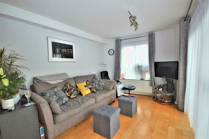 2 Bedroom Flat To Rent In Lee High Road, London, SE13