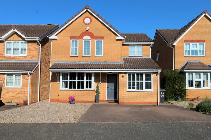 4 Bedroom Detached House For Sale In Foxglove Drive, Biggleswade, SG18