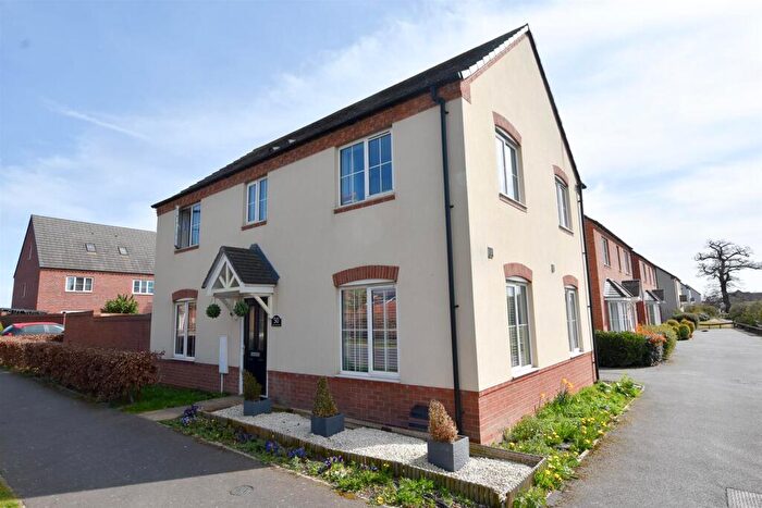 4 Bedroom Detached House For Sale In Lower Farm Way, Nuneaton, CV10