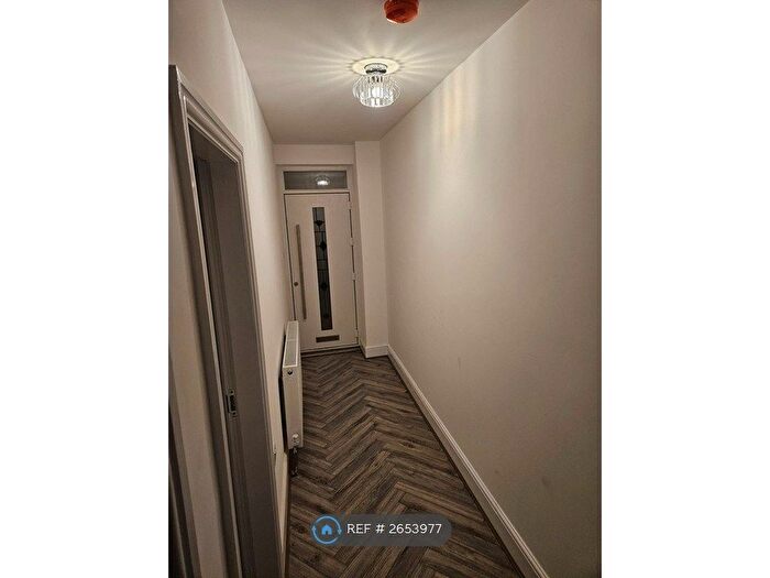 6 Bedroom Terraced House To Rent In St. Thomas Street North, Oldham, OL8