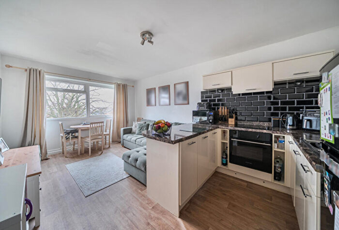 2 Bedroom Apartment For Sale In Harcourt Avenue, Wallington, SM6