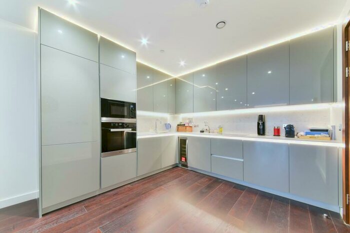 2 Bedroom Flat For Sale In Glacier House, The Residence, Nine Elms, SW11