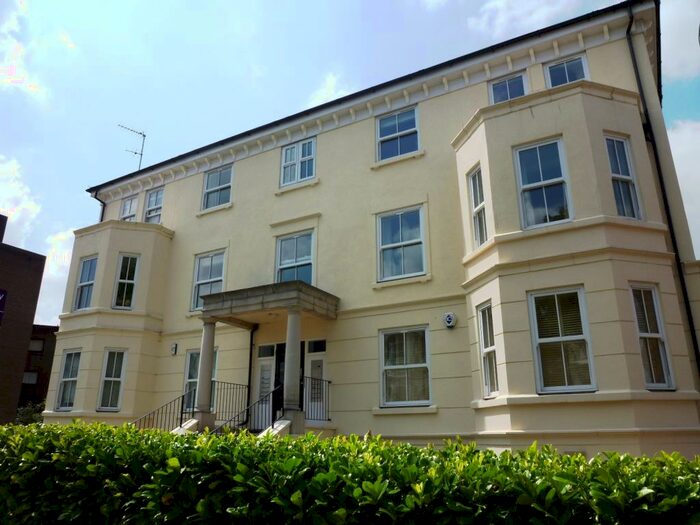 2 Bedroom Flat To Rent In Avenue Elmers, Surbiton, KT6