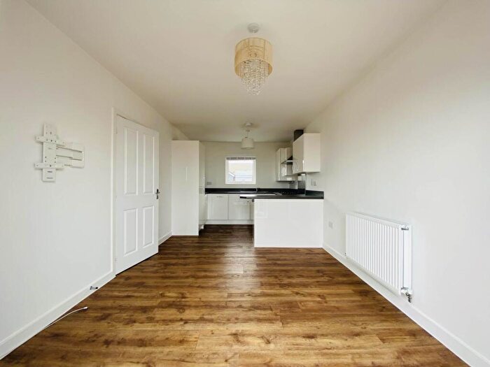 2 Bedroom Flat To Rent In Tilling Green, Dunstable, LU5