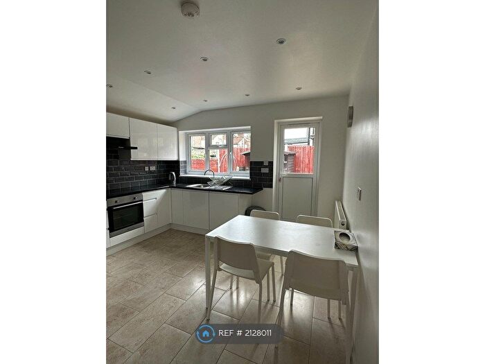 3 Bedroom Terraced House To Rent In Hilda Road, London, E16