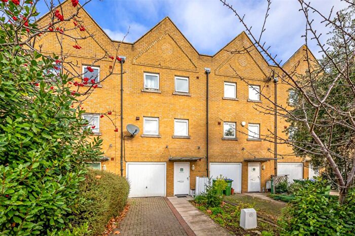 4 Bedroom Terraced House For Sale In Wharfside Close, Erith, Kent, DA8