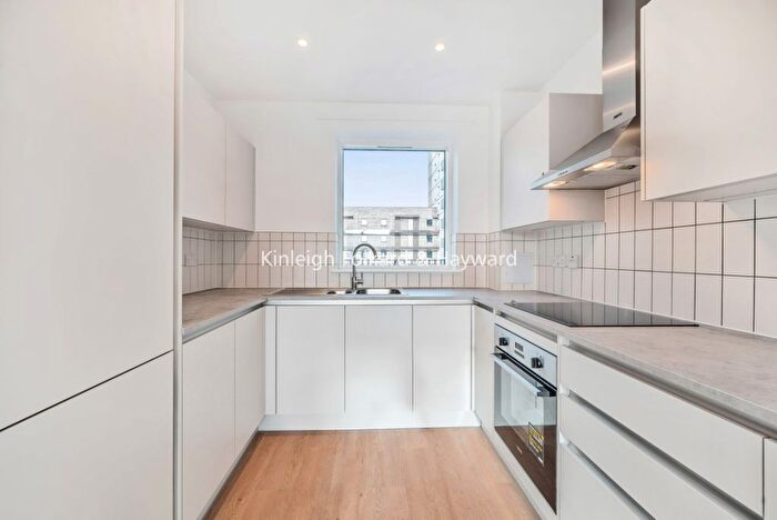 2 Bedroom Flat To Rent In Tide Street, Barking, IG11