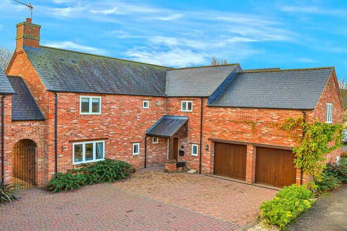 5 Bedroom Detached House For Sale In Norlinton Close, Orlingbury, Kettering, NN14