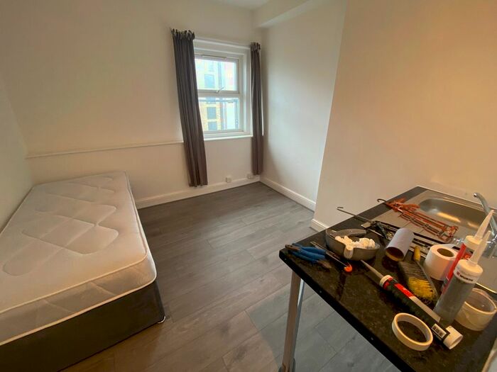 1 Bedroom Studio To Rent In Holdenhurst Road, Bournemouth, BH8