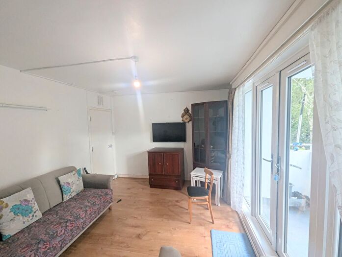 2 Bedroom Flat For Sale In Nye Bevan Estate, Hackney, E5