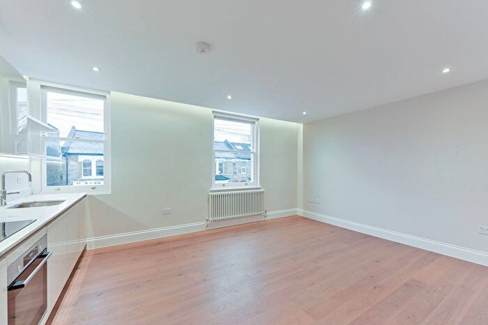2 Bedroom Flat To Rent In Fernlea Road, Balham, London, SW12