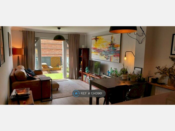 2 Bedroom Maisonette To Rent In Leabank Square, London, E9