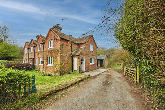 3 Bedroom Cottage To Rent In Diamond End, Luton, Hertfordshire, LU2