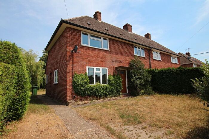 3 Bedroom Semi Detached House For Sale In Stoneyfield, Beenham, Reading, Berkshire, RG7