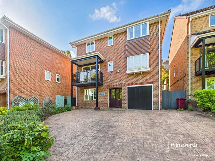 5 Bedroom Detached House To Rent In Glenrhondda, Emmer Green, Reading, Berkshire, RG4