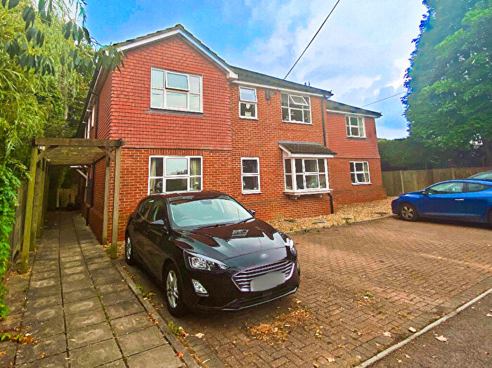 2 Bedroom Flat To Rent In Fisher Lane, Aldershot, Hampshire, GU12