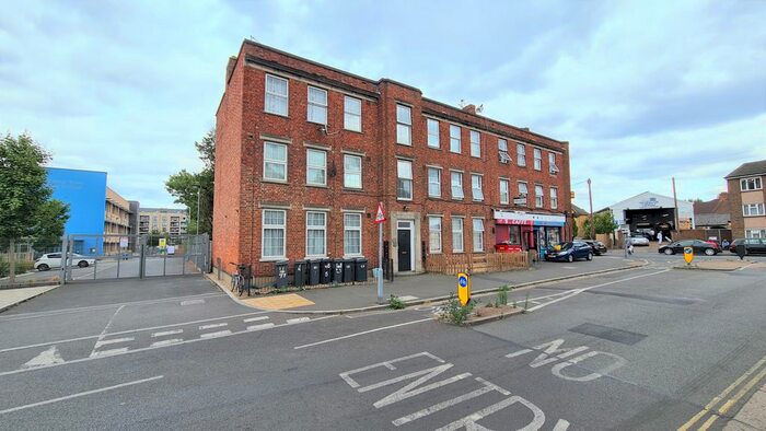 2 Bedroom Flat To Rent In Devonshire House, School Road, TW3