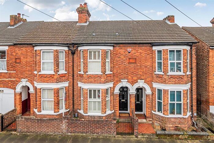 2 Bedroom Terraced House For Sale In York Street, Bedford, MK40