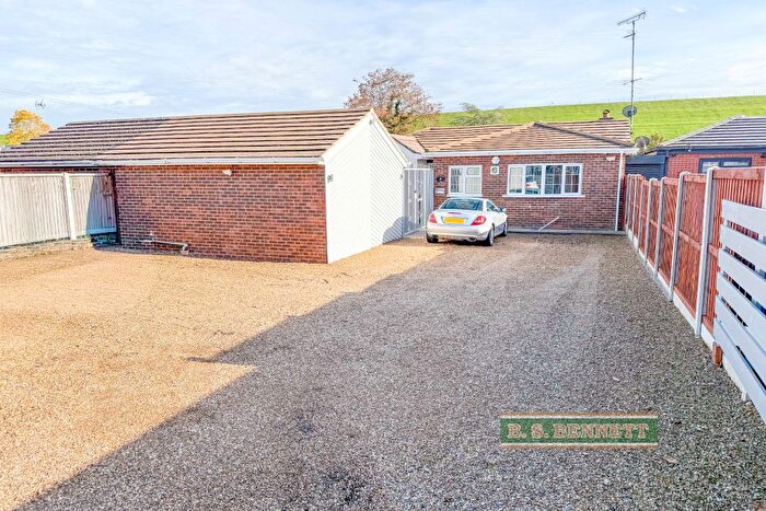 3 Bedroom Bungalow For Sale In Wraysbury, Berkshire, TW19