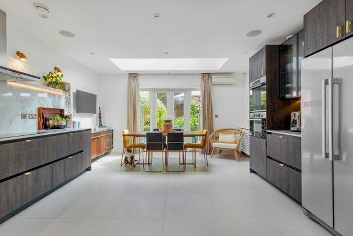 4 Bedroom Property To Rent In Admiral Close, Weybridge, KT13