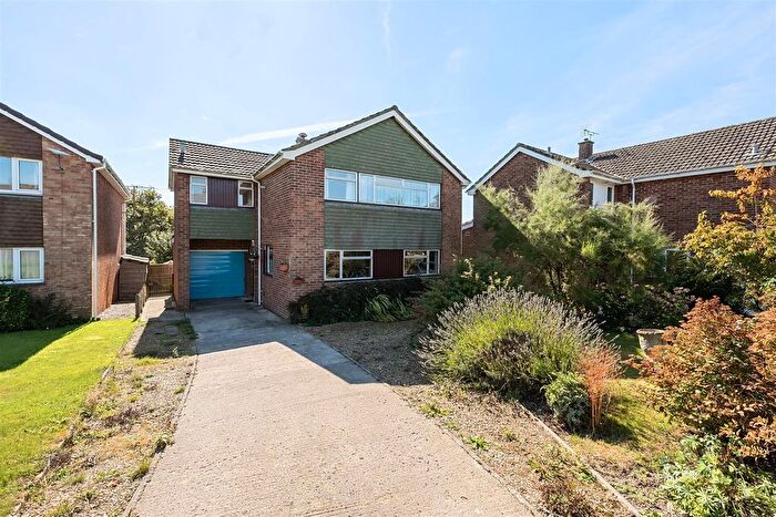 4 Bedroom Detached House For Sale In Avon Road, Devizes, SN10