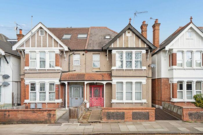 1 Bedroom Flat For Sale In Cunningham Park, Harrow, HA1