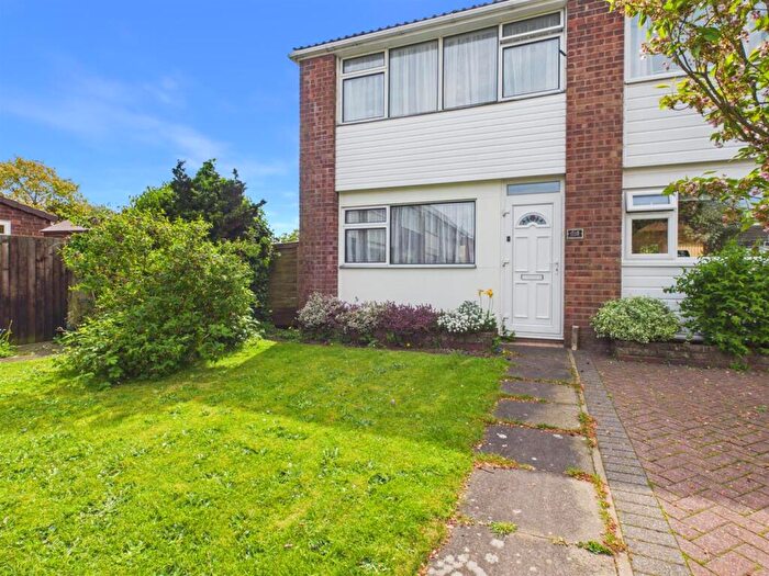 3 Bedroom End Of Terrace House To Rent In Warwick Green, Bulkington, Bedworth, CV12
