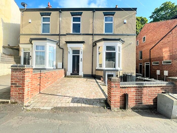4 Bedroom Town House To Rent In Hurworth Road, Hurworth Place, DL2