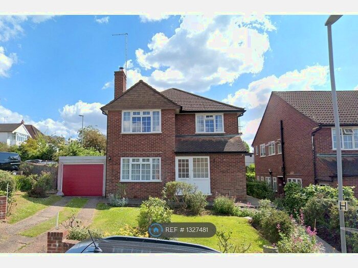 2 Bedroom Maisonette To Rent In Kelvedon Close, Kingston Upon Thames, KT2