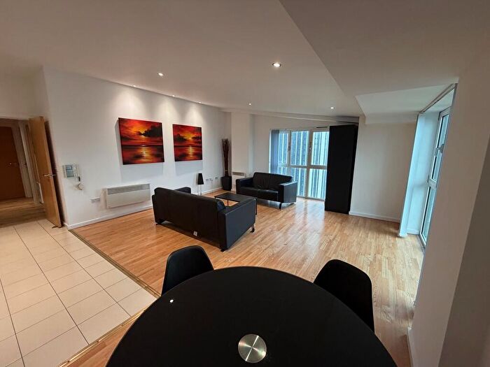 2 Bedroom Apartment To Rent In **available Now**masshouse Penthouse, B5
