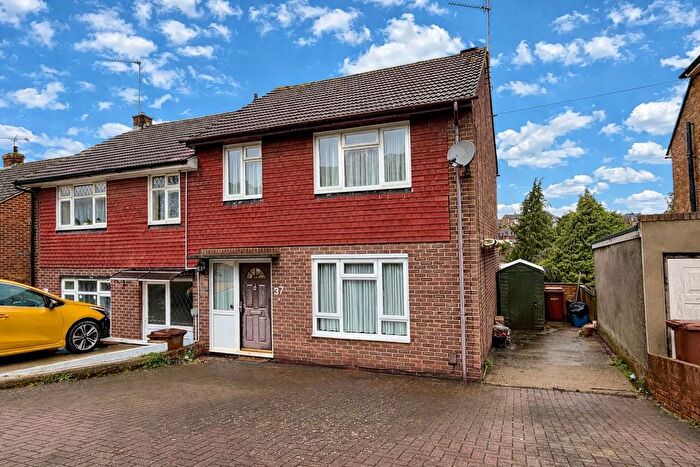 3 Bedroom Semi-Detached House For Sale In Hurstwood, Chatham, ME5