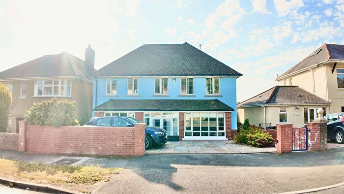 4 Bedroom Detached House For Sale In Highfield Road, Pontllanfraith, Blackwood, NP12