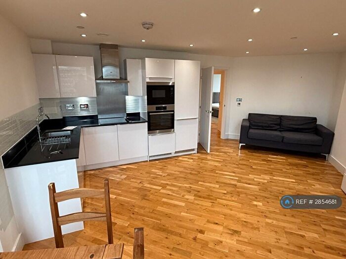 1 Bedroom Flat To Rent In Leven Road, London, E14