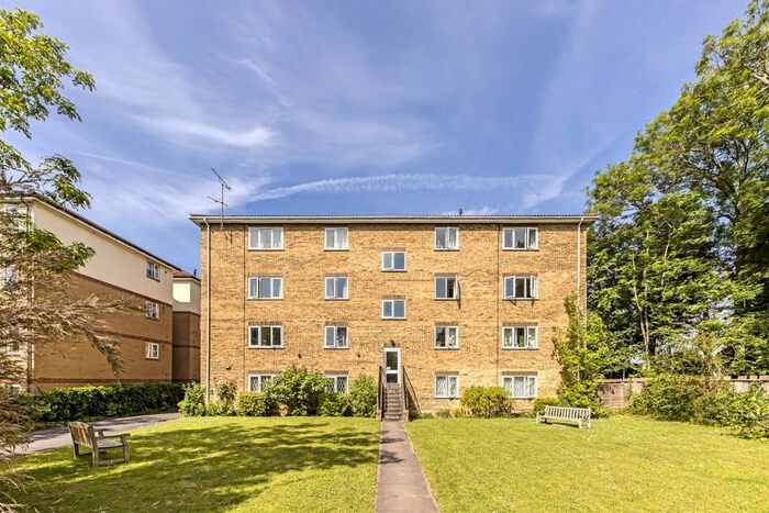 2 Bedroom Flat To Rent In Galsworthy Road, Norbiton, Kingston Upon Thames, KT2