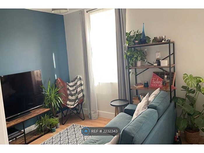 1 Bedroom Flat To Rent In Station Road, Rainham, Gillingham, ME8