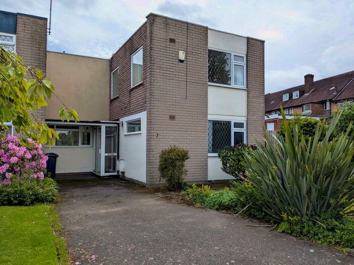 3 Bedroom Link Detached House To Rent In Saunton Way, Selly Oak, Birmingham, B29