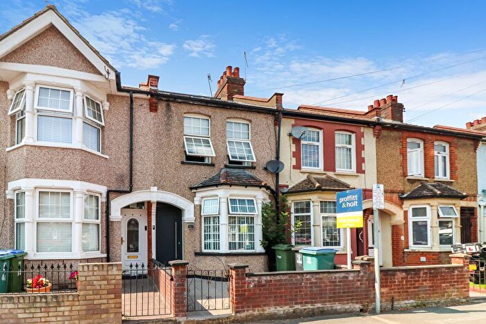 3 Bedroom Terraced House For Sale In Belgrave Avenue, Watford, WD18