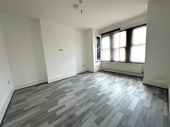 4 Bedroom Semi-Detached House To Rent In Tilbury, Essex, RM18